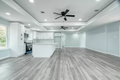 5727 Thrush Drive, Houston, TX 77033 - Photo 5