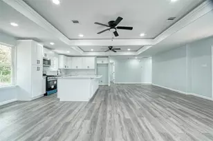 5727 Thrush Dr, Houston, TX 77033 - Photo 5