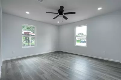 5727 Thrush Drive, Houston, TX 77033 - Photo 13