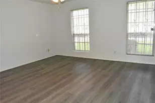 10427 Huntington Wood Dr, Houston, TX 77099 - Photo 17