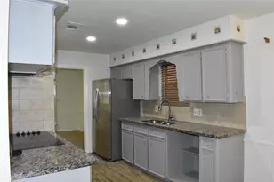 10427 Huntington Wood Dr, Houston, TX 77099 - Photo 9