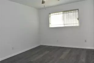 10427 Huntington Wood Dr, Houston, TX 77099 - Photo 23