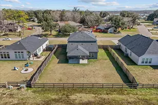 297 Twin Lakes Blvd W, West Columbia, TX 77486 - Photo 5