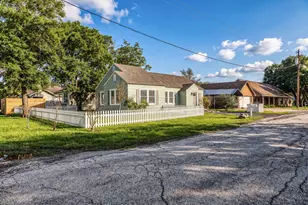 408 N Hunt St, Bellville, TX 77418 - Photo 27
