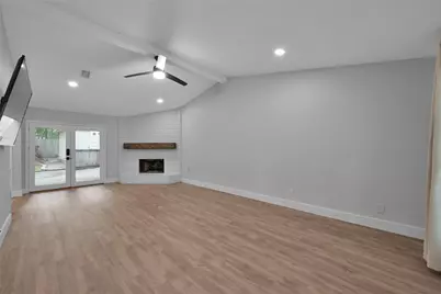 14 E Wandering Oak Drive, The Woodlands, TX 77381 - Photo 11