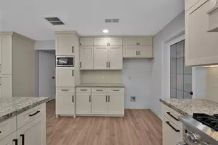 14 E Wandering Oak Dr, The Woodlands, TX 77381 - Photo 19