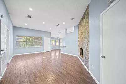 11059 Landsbury Circle, Houston, TX 77099 - Photo 9