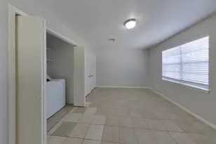 411 E Carby Rd, Houston, TX 77037 - Photo 15