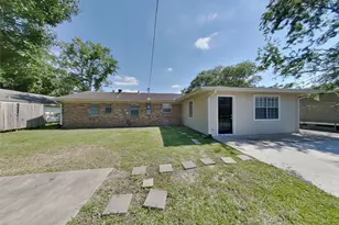 411 E Carby Rd, Houston, TX 77037 - Photo 17