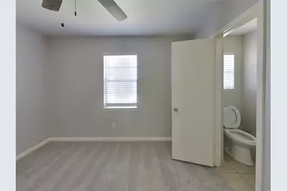 411 E Carby Road, Houston, TX 77037 - Photo 7