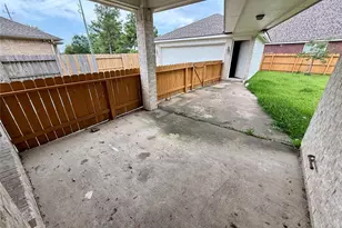 12501 Pepper Creek Ln, Pearland, TX 77584 - Photo 3