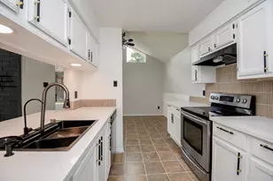 8715 Vinkins Rd, Houston, TX 77071 - Photo 15