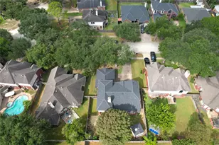 110 Cloudbridge Dr, League City, TX 77573 - Photo 27