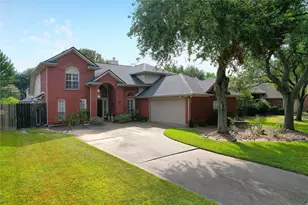 110 Cloudbridge Dr, League City, TX 77573 - Photo 1