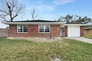 906 Central Ave, Pasadena, TX 77502 - Photo 1