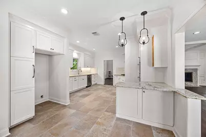 15742 Walkwood Drive, Houston, TX 77079 - Photo 11