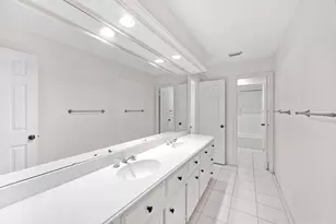 15742 Walkwood Dr, Houston, TX 77079 - Photo 37