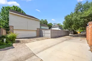 15742 Walkwood Dr, Houston, TX 77079 - Photo 43