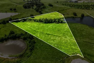 1070 Sledge Ct, Chappell Hill, TX 77426 - Photo 3