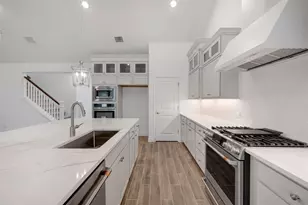 12926 Old Fashion Cir, Mont Belvieu, TX 77535 - Photo 11