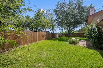 1325 Molina Court, Angleton, TX 77515 - Photo 23