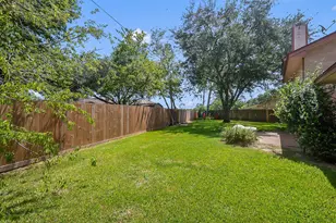 1325 Molina Ct, Angleton, TX 77515 - Photo 23