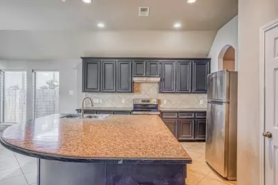 606 Red Oak Canyon Lane, La Marque, TX 77568 - Photo 9