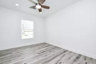 5814 Belneath St, Houston, TX 77033 - Photo 23