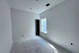 230 E 38th St, Houston, TX 77018 - Photo 5