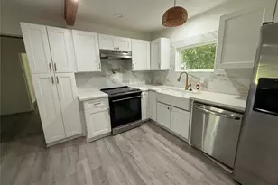 221 18th Ave N, Texas City, TX 77590 - Photo 5