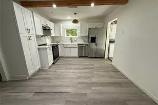 221 18th Ave N, Texas City, TX 77590 - Photo 3