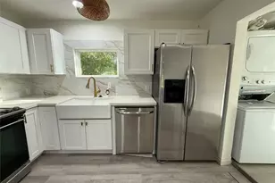 221 18th Ave N, Texas City, TX 77590 - Photo 7