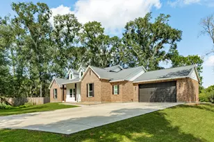 1219 Chuck Wagon Ct, Angleton, TX 77515 - Photo 3