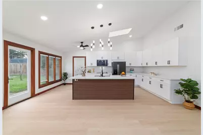 11411 Ash Creek Drive, Houston, TX 77043 - Photo 11