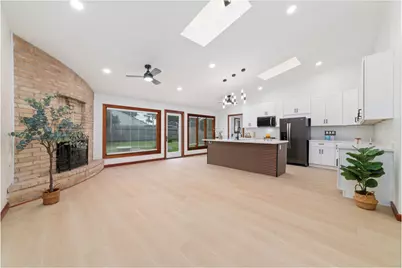 11411 Ash Creek Drive, Houston, TX 77043 - Photo 9