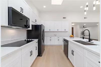 11411 Ash Creek Drive, Houston, TX 77043 - Photo 15