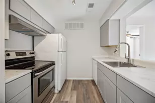 15534 Zabolio Dr, Houston, TX 77598 - Photo 9