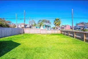 1513 40th St, Galveston, TX 77550 - Photo 25
