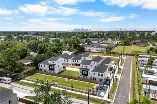 4746 Martin Hill St, Houston, TX 77018 - Photo 3