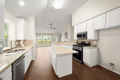 22 N Hollylaurel Circle, The Woodlands, TX 77382 - Photo 9