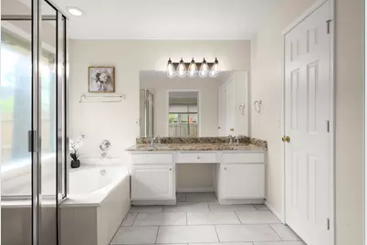 22 N Hollylaurel Circle, The Woodlands, TX 77382 - Photo 17