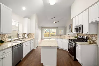 22 N Hollylaurel Circle, The Woodlands, TX 77382 - Photo 7