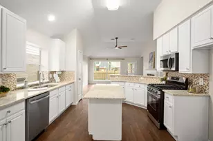 22 N Holly Laurel Cir, The Woodlands, TX 77382 - Photo 7