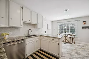 10018 Locke Ln, Houston, TX 77042 - Photo 15