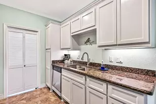 7000 Seawall Blvd, Galveston, TX 77551 - Photo 11