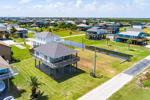 893 West Ln, Crystal Beach, TX 77650 - Photo 3