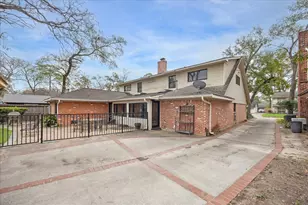 10834 St Marys Ln, Houston, TX 77079 - Photo 25