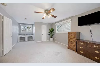 10834 Saint Marys Lane, Houston, TX 77079 - Photo 17