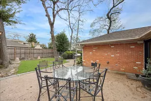 10834 St Marys Ln, Houston, TX 77079 - Photo 23