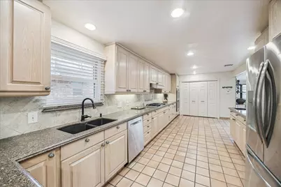 10834 Saint Marys Lane, Houston, TX 77079 - Photo 5